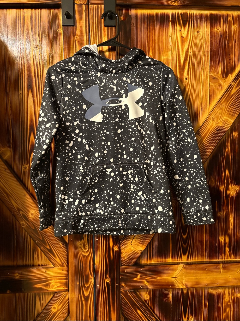 Under Armour Kids Hoodie Black with White Speckles. Size Youth Large.